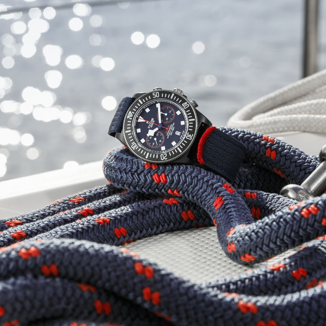 TUDOR, İsviçre'nin Alinghi Red Bull Racing takımının resmi zaman tutma ortağıdır.